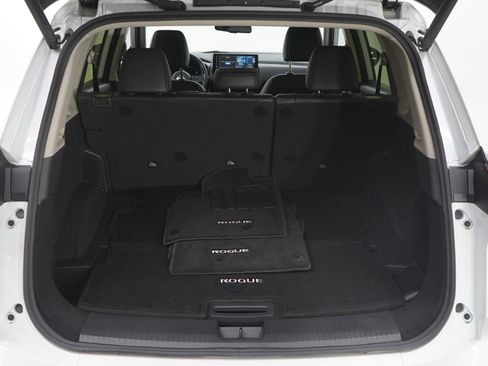 Used 2024 Nissan Rogue SL image 9