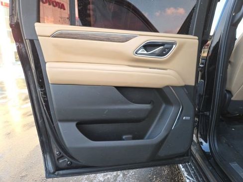 Used 2021 Chevrolet Suburban Premier w/ Premium Package image 12