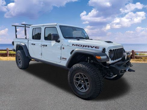 Certified 2025 Jeep Gladiator Mojave w/ Convenience Group AWD/4WD image 10