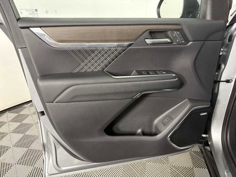 Used 2024 GMC Acadia Denali FWD image 8