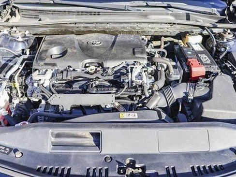 Used 2018 Toyota Camry LE image 30