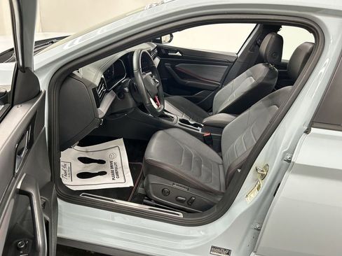 Used 2025 Volkswagen Jetta GLI Autobahn image 9