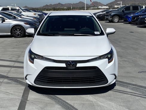 Used 2025 Toyota Corolla LE image 2
