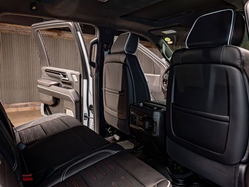 Used 2025 GMC Sierra 2500 AT4X image 27