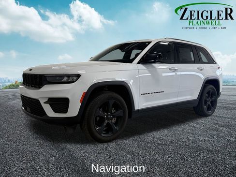 Used 2023 Jeep Grand Cherokee Altitude AWD/4WD image 2