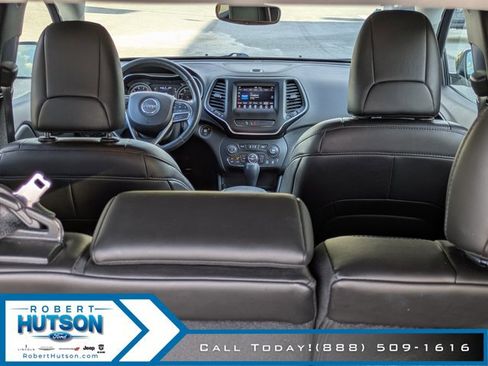 Used 2019 Jeep Cherokee Latitude Plus w/ Comfort/Convenience Group image 12