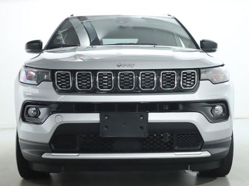 Used 2025 Jeep Compass Limited AWD/4WD image 6
