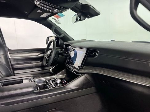 Used 2023 Jeep Wagoneer Series III w/ Rear Seat Video Group 1 image 32