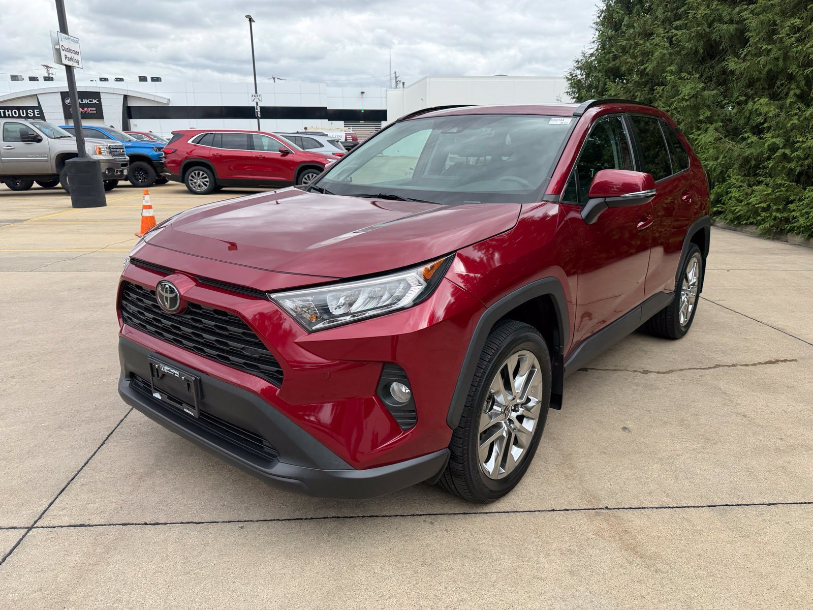 Used 2021 Toyota RAV4 XLE Premium AWD/4WD image 7