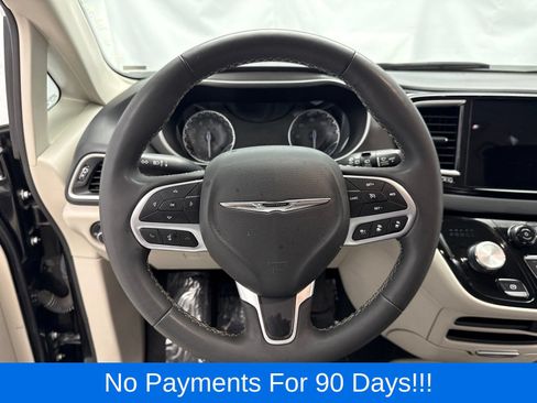Used 2024 Chrysler Pacifica Touring-L FWD image 14