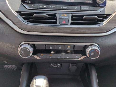 Used 2023 Nissan Altima 2.5 SV FWD image 18