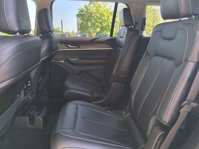 Used 2023 Jeep Grand Cherokee L Limited w/ Black Appearance Package AWD/4WD image 14
