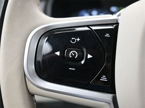 Used 2022 Volvo XC90 T6 Momentum w/ Climate Package image 24