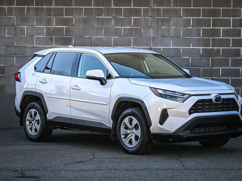 Used 2023 Toyota RAV4 LE AWD/4WD image 2