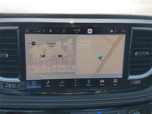 Used 2023 Chrysler Pacifica Limited image 17