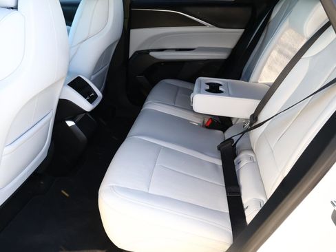 Certified 2024 Cadillac Lyriq Luxury image 25