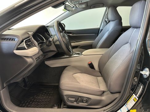 Used 2023 Toyota Camry LE image 10
