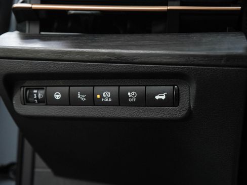 Used 2024 Nissan Ariya AWD image 28