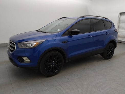Used 2017 Ford Escape SE w/ SE Sport Appearance Package image 2