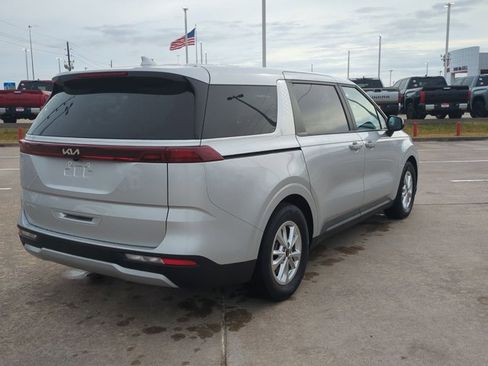 Used 2023 Kia Carnival LX image 5