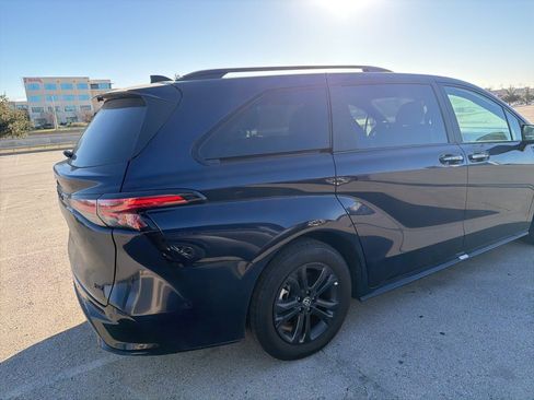 Used 2025 Toyota Sienna XSE image 14
