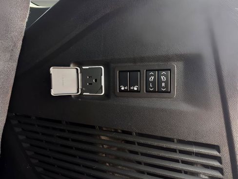Used 2023 GMC Yukon Denali Ultimate AWD/4WD image 22