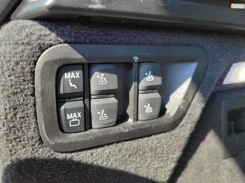 Used 2025 BMW X7 M60i AWD/4WD image 14