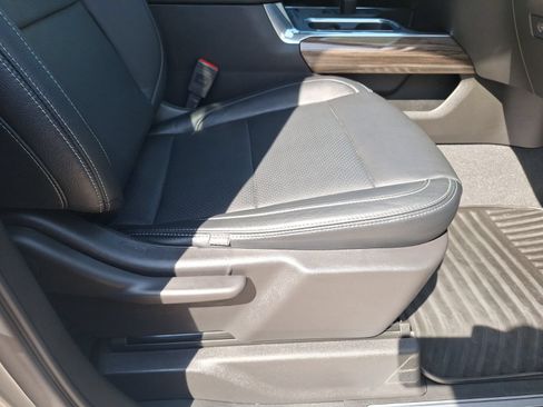 Used 2025 Chevrolet Silverado 1500 LT RWD image 34