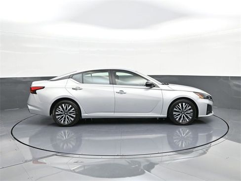 Used 2024 Nissan Altima 2.5 SV image 24