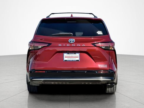 Certified 2021 Toyota Sienna Limited image 4