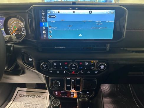 Used 2024 Jeep Wrangler Unlimited Rubicon AWD/4WD image 11