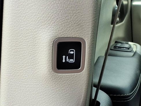 Used 2023 Chrysler Voyager LX FWD image 21