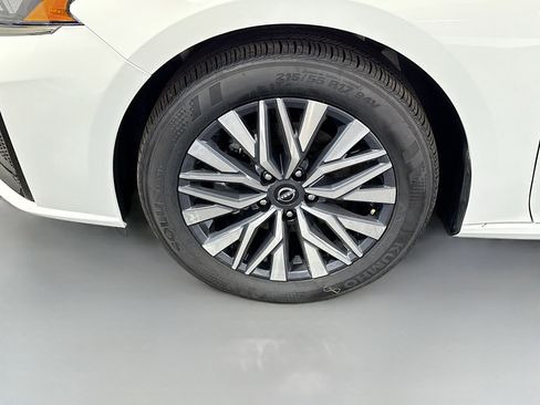 Used 2025 Nissan Altima 2.5 SV image 38