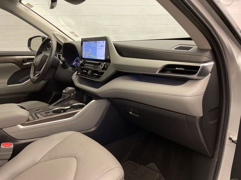 Used 2022 Toyota Highlander Platinum image 29