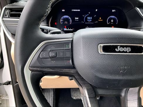 Used 2023 Jeep Grand Cherokee Limited w/ Luxury Tech Group II AWD/4WD image 24