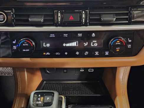 Used 2023 Nissan Pathfinder Platinum FWD image 39