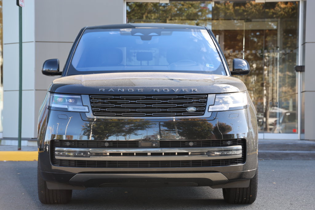 Used 2023 Land Rover Range Rover SE AWD/4WD image 2