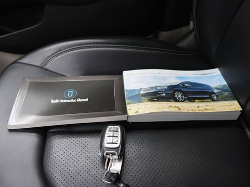 Used 2023 Chrysler Pacifica Touring-L AWD/4WD image 62