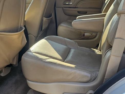 Used 2009 Cadillac Escalade AWD image 8