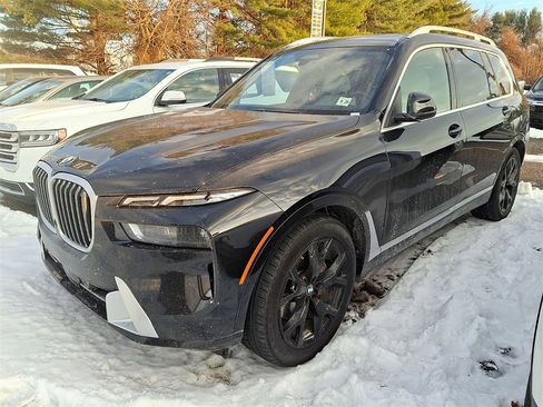 Used 2024 BMW X7 xDrive40i image 3