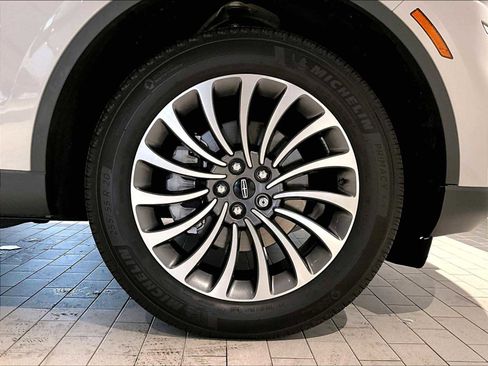 Used 2023 Lincoln Aviator AWD w/ Premium Package image 14