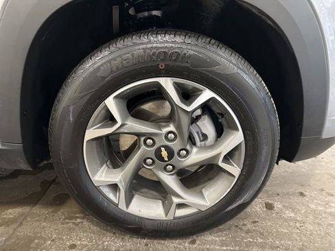 Used 2025 Chevrolet Trax LT w/ LT Convenience Package image 30