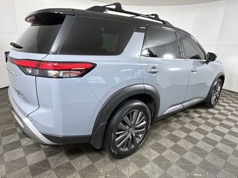Used 2024 Nissan Pathfinder SL w/ SL Premium Package AWD/4WD image 3