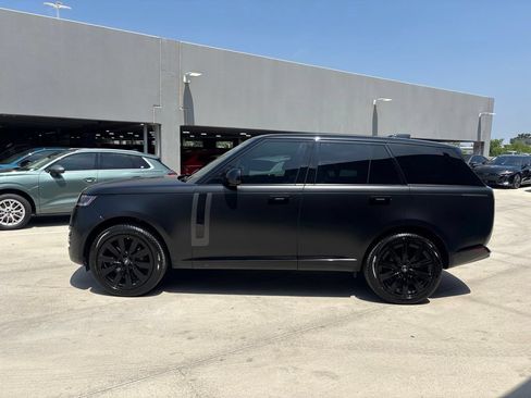 Used 2025 Land Rover Range Rover SE AWD/4WD image 9