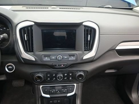 Used 2024 GMC Terrain SLE w/ Driver Convenience Package FWD image 10