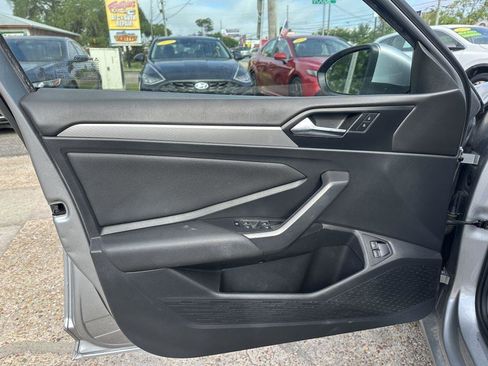 Used 2021 Volkswagen Jetta SE FWD image 10