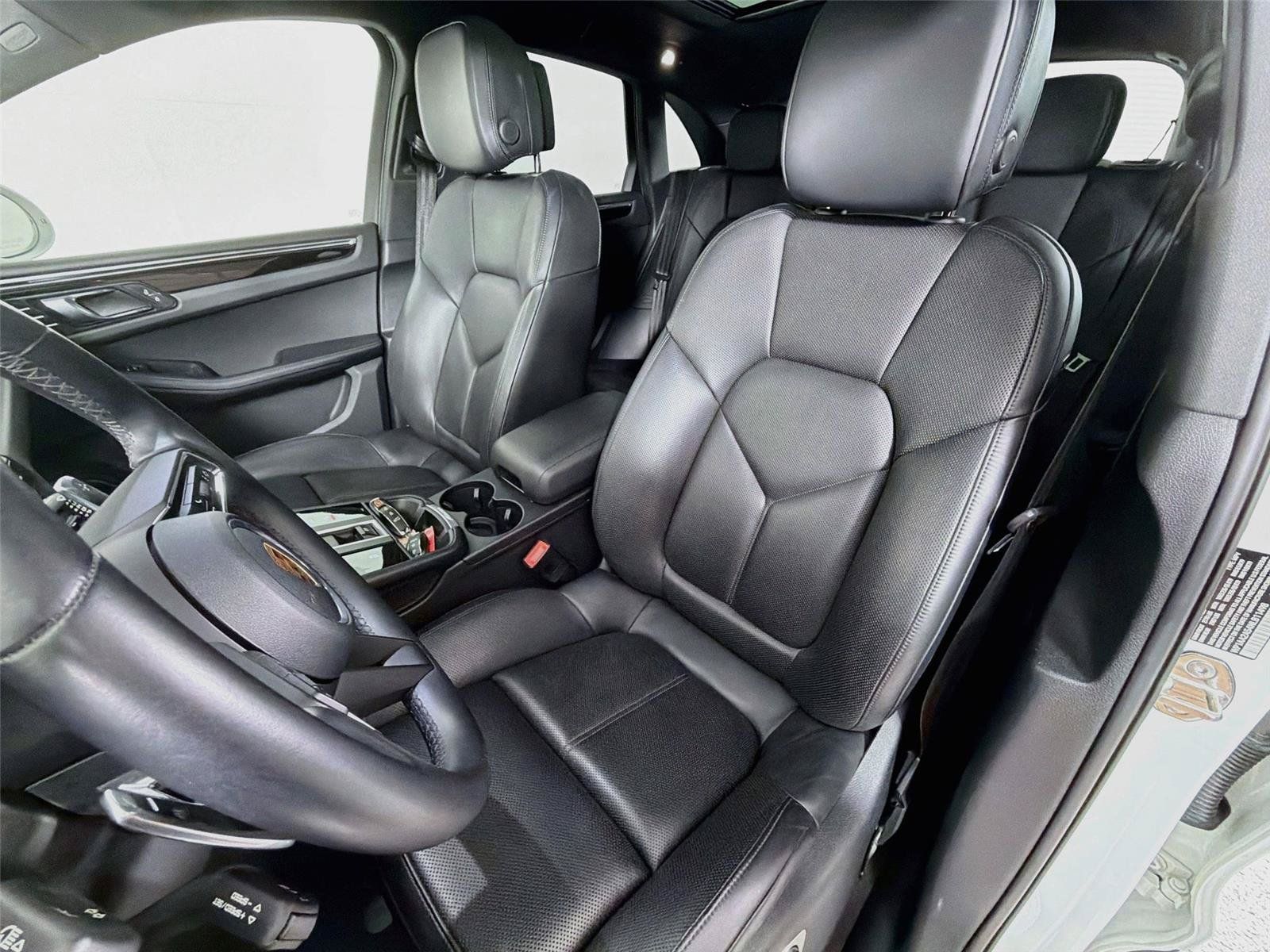 Certified 2022 Porsche Macan AWD/4WD image 5