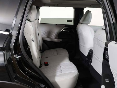 New 2025 Mitsubishi Outlander SEL image 37