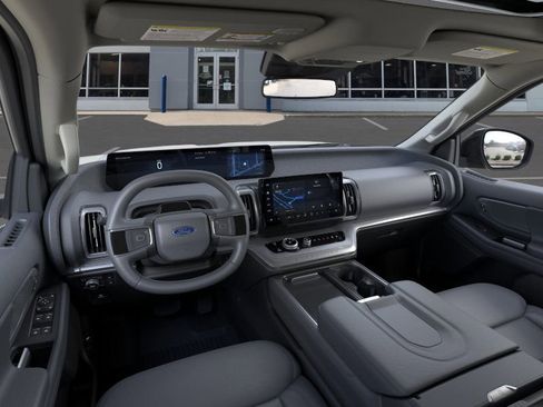 New 2026 Ford Expedition Active image 32