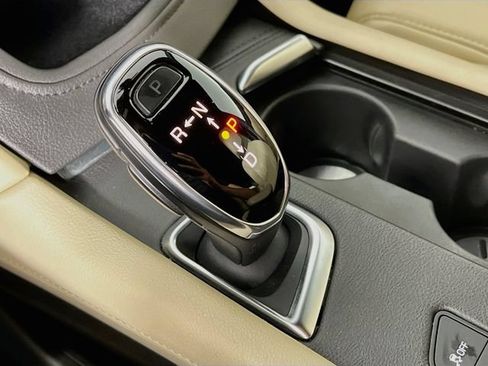 Used 2018 Cadillac XT5 Luxury w/ Driver Awareness Package AWD/4WD image 18